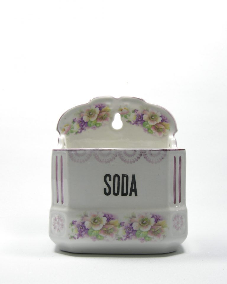 520 – voorraad pot soda Czechoslovakia 1688 wit