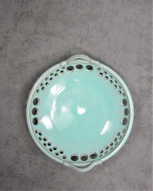 752 - schaal oud groen met opengewerkte rand, op stokjes gebakken