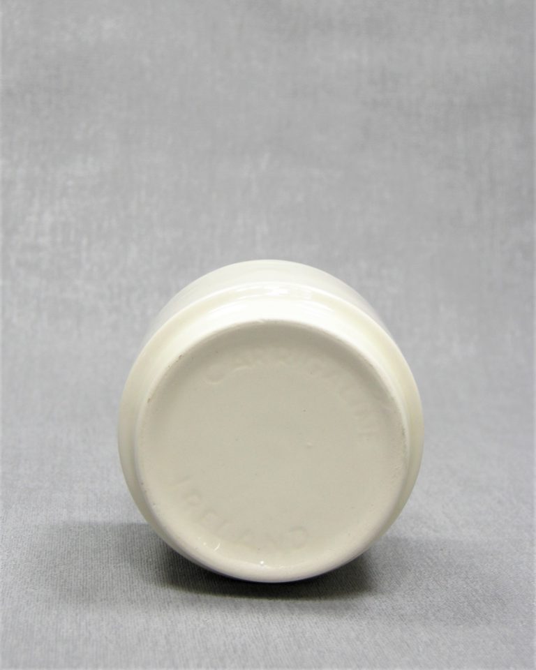 841 – bloempotje Carrigaline pottery Ireland crème