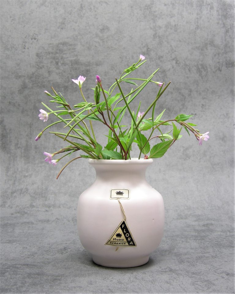 850 – vaasje Flora Studio Keramiek Gouda 905 mat licht roze
