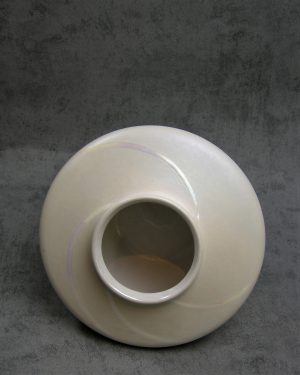 1143 – vaas Bay Keramik 690-17 met parelmoeren lijnen wit