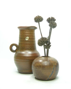1429 - 1431 - vaasje op stokjes gebakken bruin-blauw en vaas met de hand gedraaid bruin
