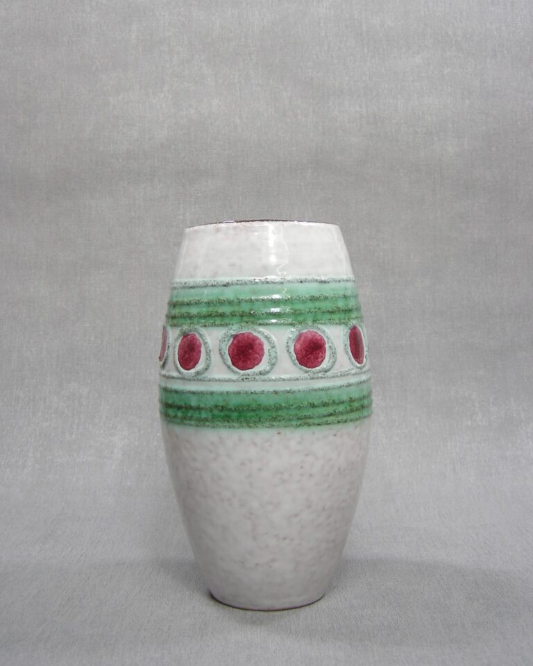 1503 – vaas met stippen en lijnen wit – groen – rood