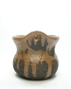 1583 – vintage wand bloempot Fat Lava grof keramiek bruin