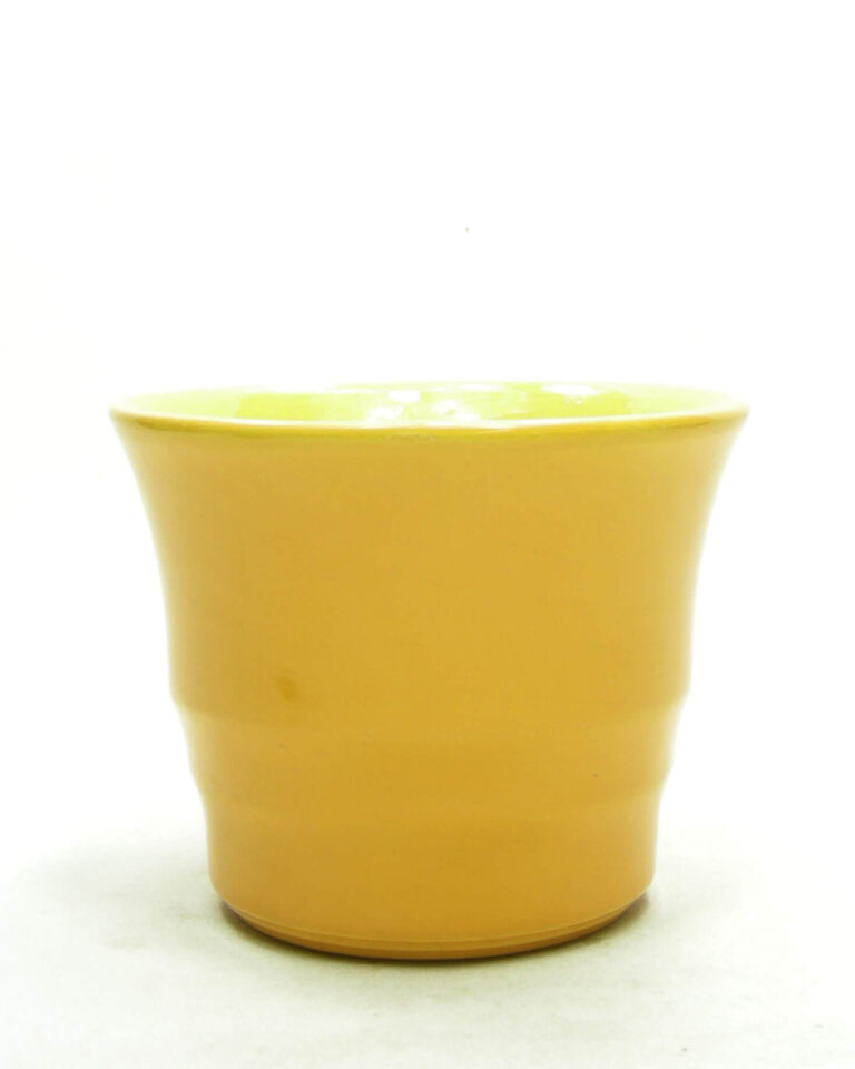 1678 – vintage bloempot ADCO 21112 op stokjes gebakken geel (2)
