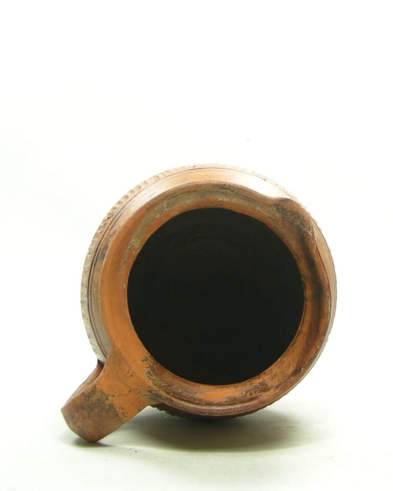1702 – vintage pitcher van rode klei bruin