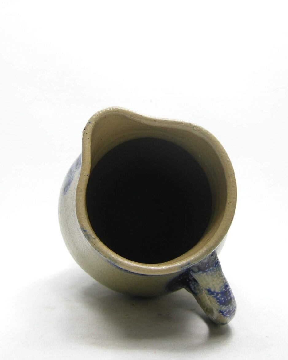 1753 - pitcher Keuls aardewerk Lebon & Suilen Roermond Holland blauw - beige