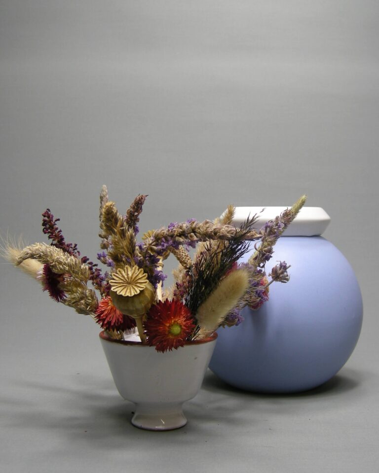 1782 – 1783 – vintage bloemenvaasje Nagtegaal Utrecht en vaas ELPA Alcobaca blauw – wit