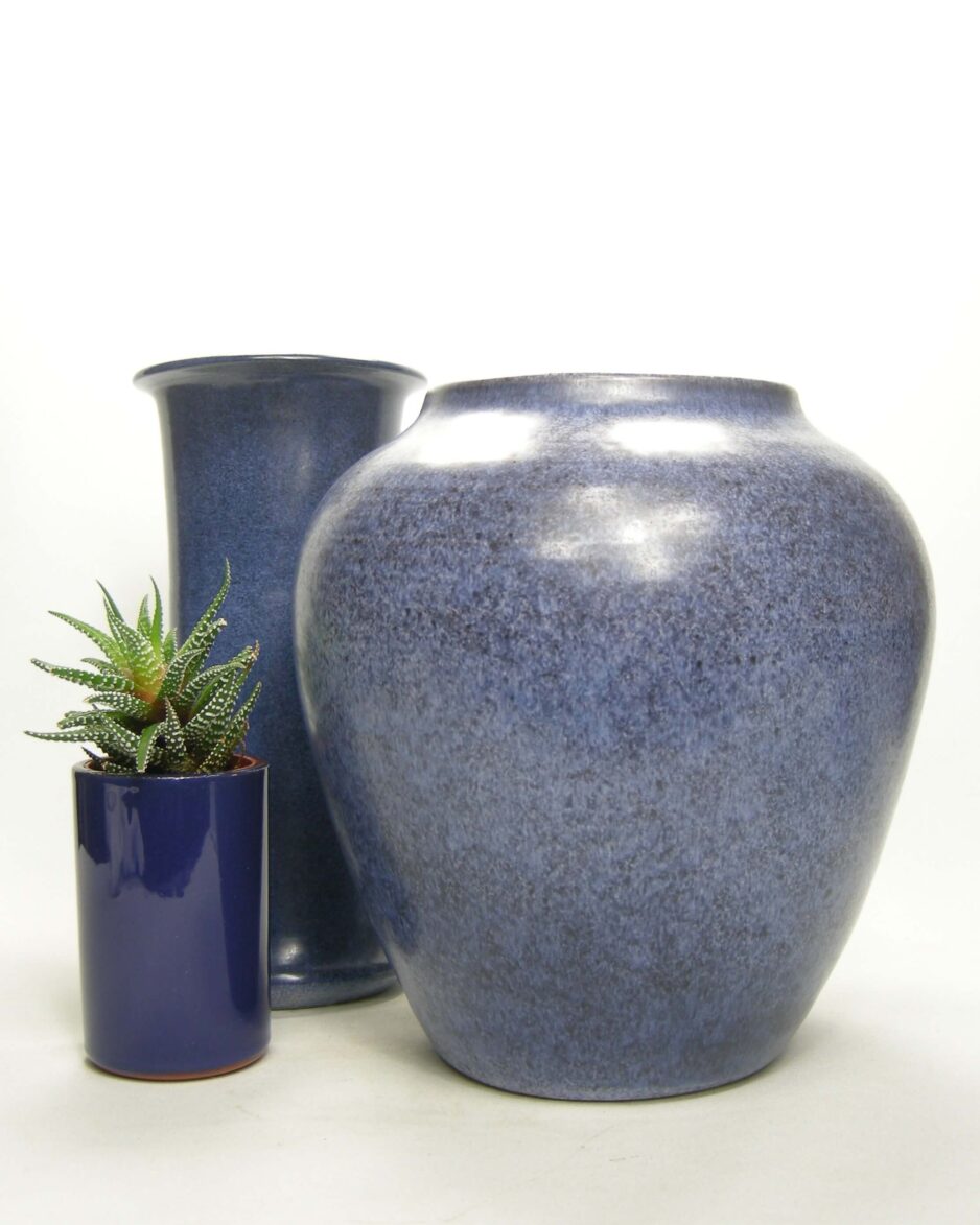 1799 - 1800 - 1803 - vintage vazen blauw gespikkeld op stokjes gebakkken en bloempotje cilinder blauw