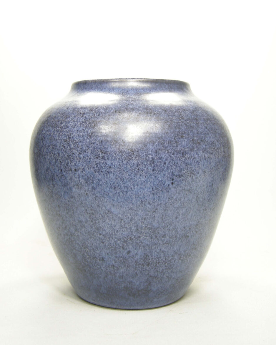 1799 - vintage vaas op stokjes gebakken blauw gespikkeld