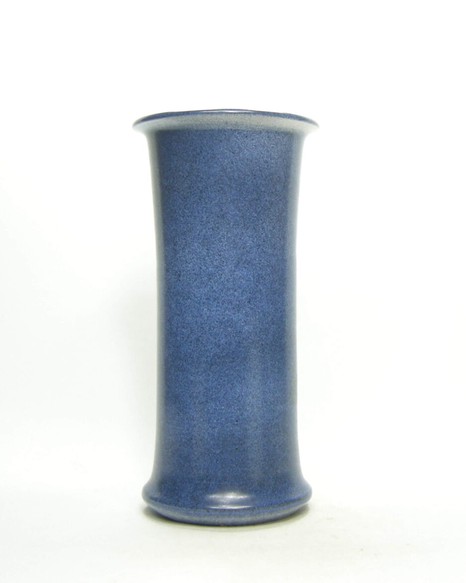 1800 - vintage vaas cilinder op stokjes gebakken blauw gespikkeld