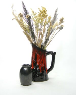 1864 – 1865 – vintage vaas pitcher model fat lava rood-zwart en vaasje mat zwart