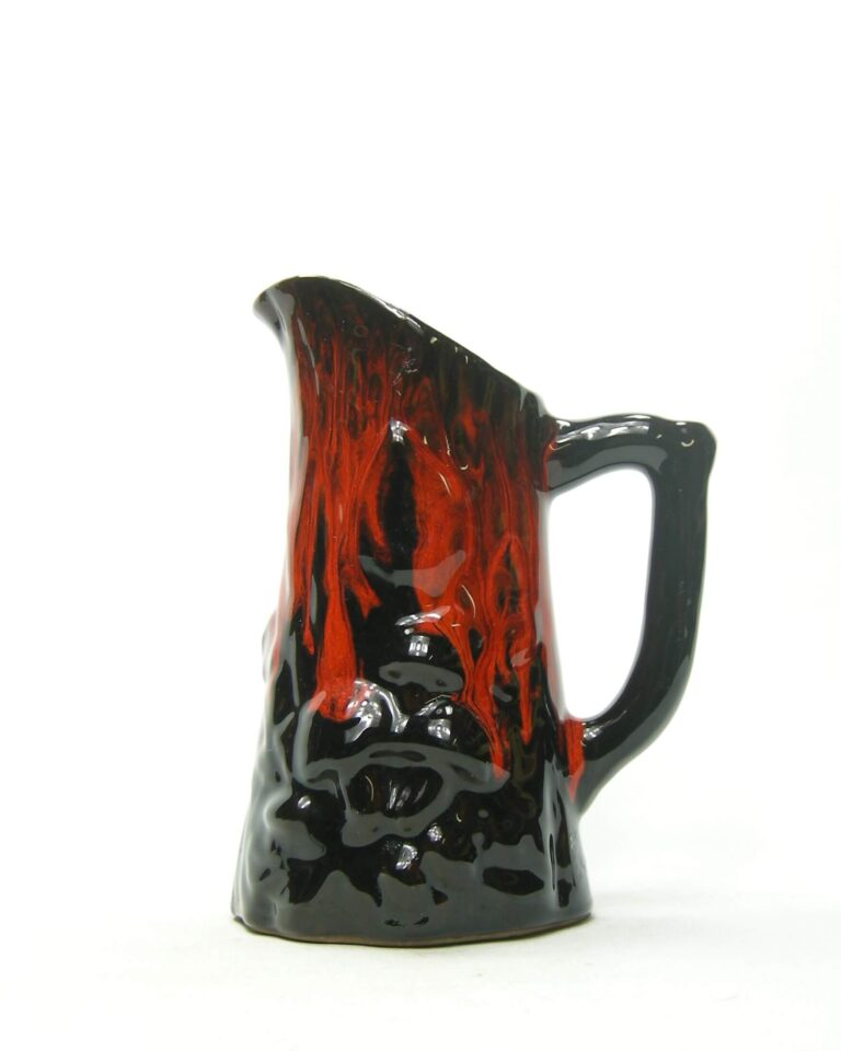 1864 – vintage vaas pitcher model fat lava rood zwart