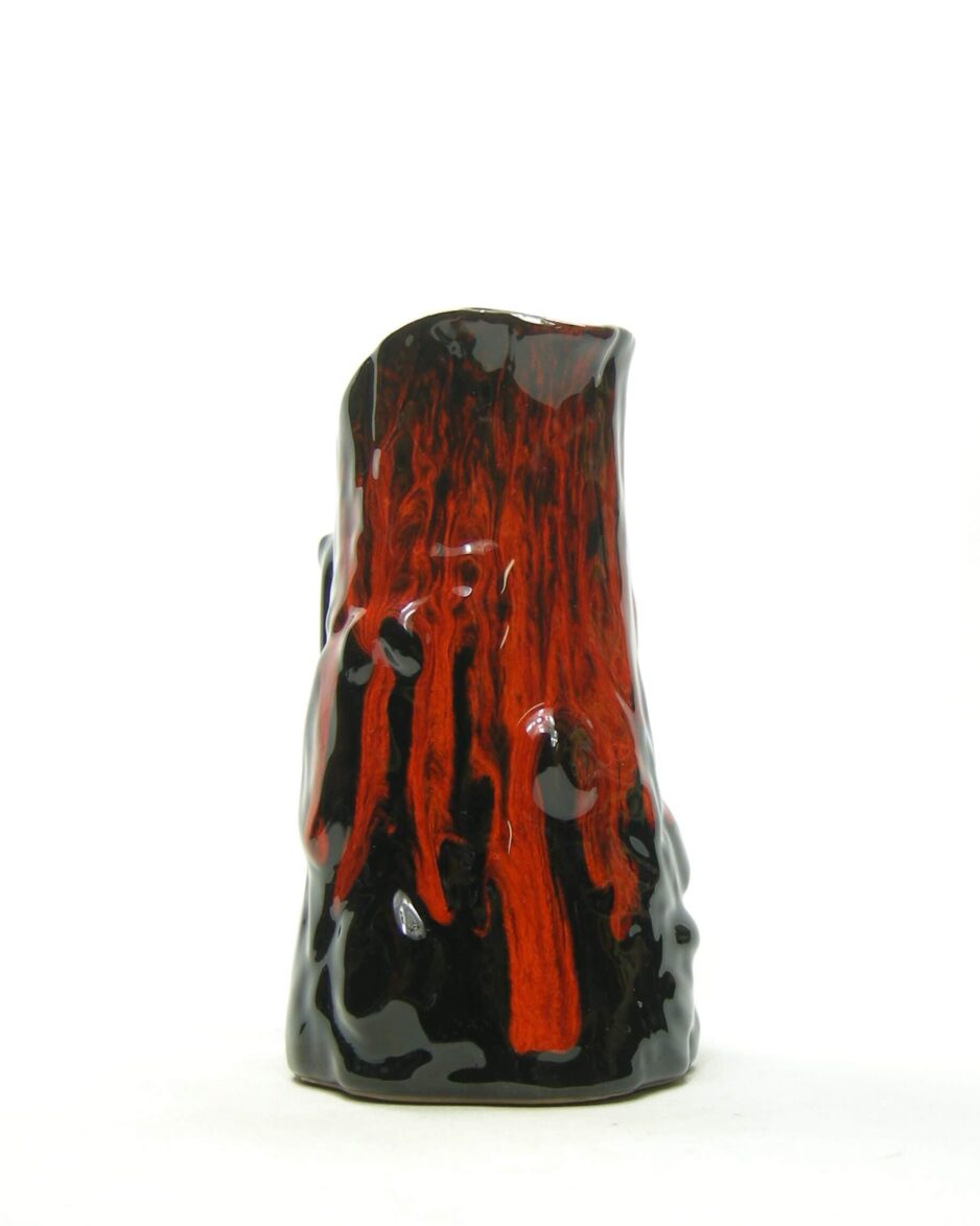 1864 - vintage vaas pitcher model fat lava rood zwart