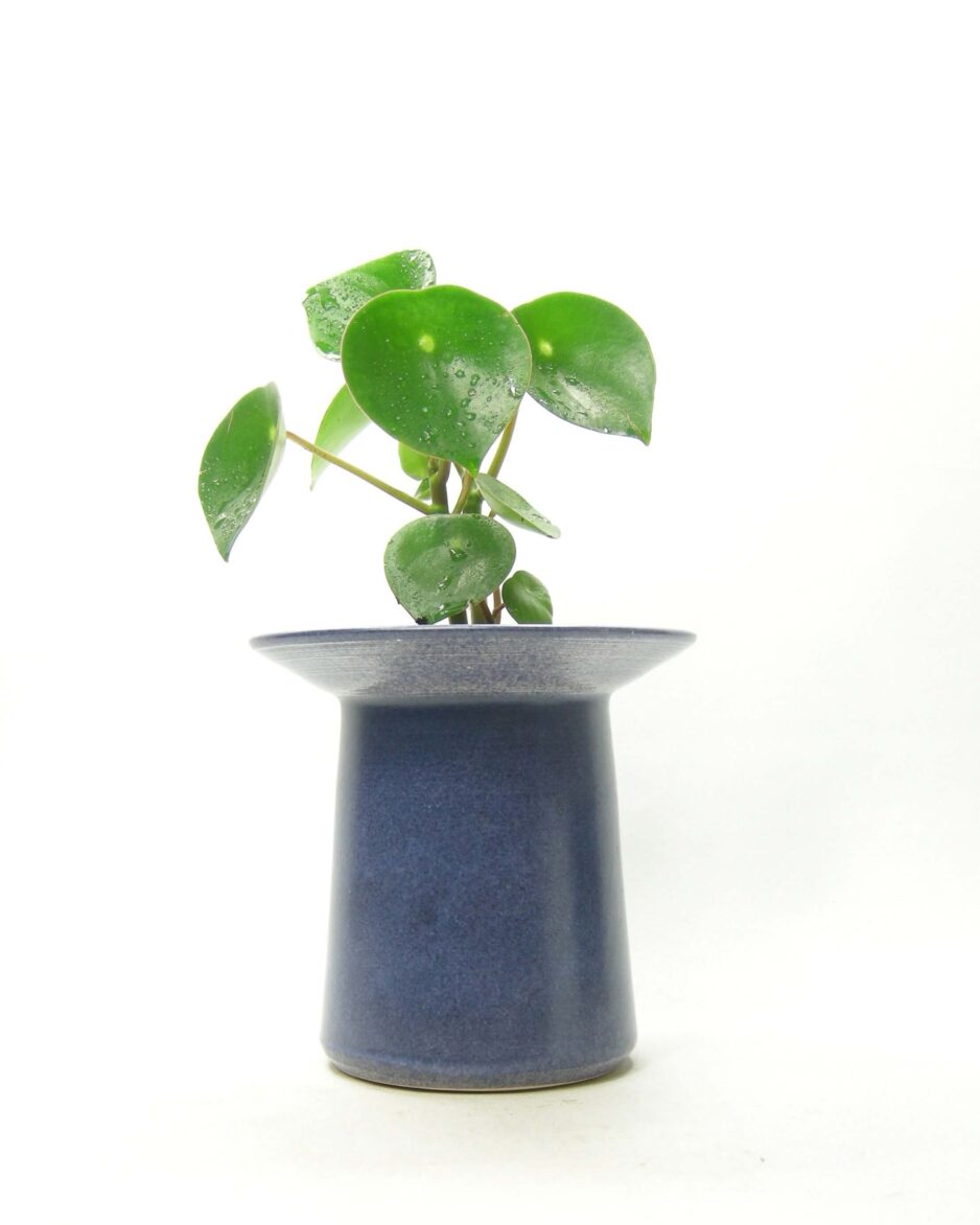 1932 - vintage bloempot met brede rand blauw