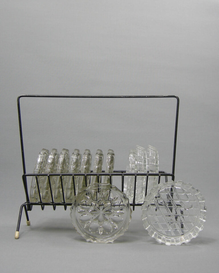 1986 – vintage set onderzetters van glas in houder zwart – wit – glas