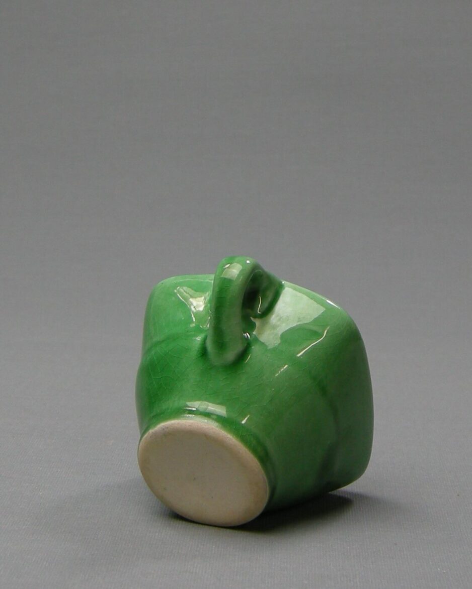 2071 - vintage mini schaaltje met oortje groen