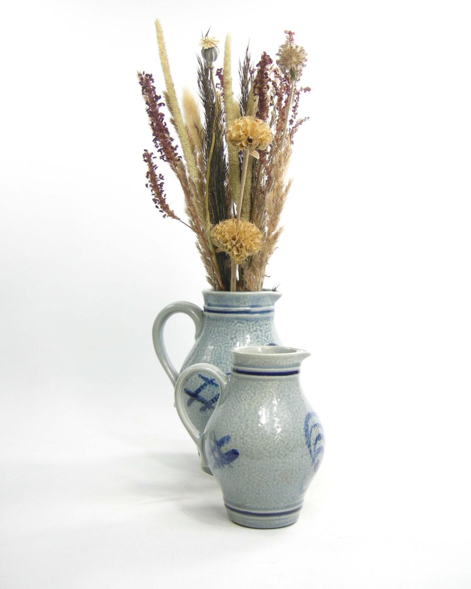 2130 - 2131 - vintage vaas - pitchers salt glaze