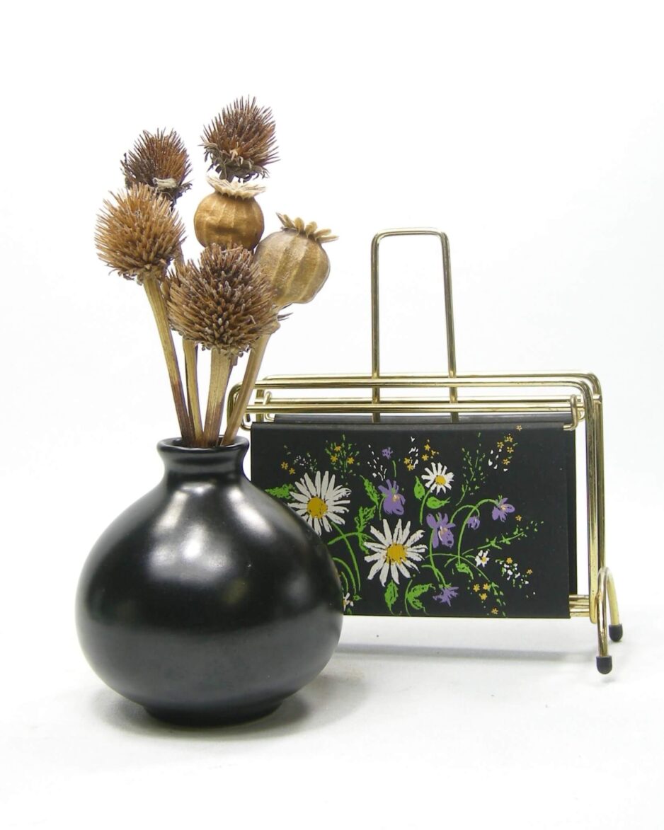 2406-2407 - vintage vaasje Zenith Gouda 55 en brievenstandaard met bloemen