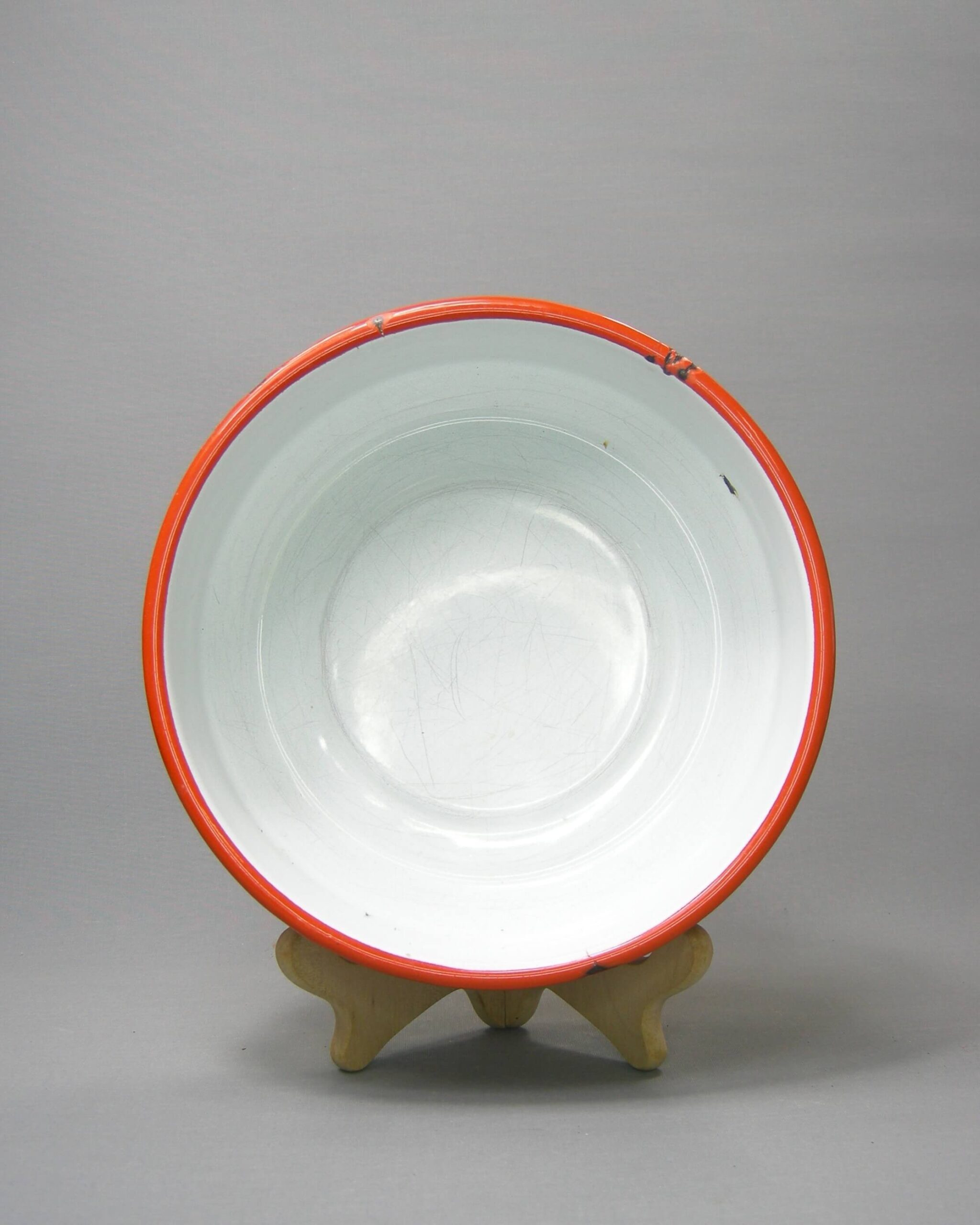 2626 - Brabantia Diana geëmailleerde schaal