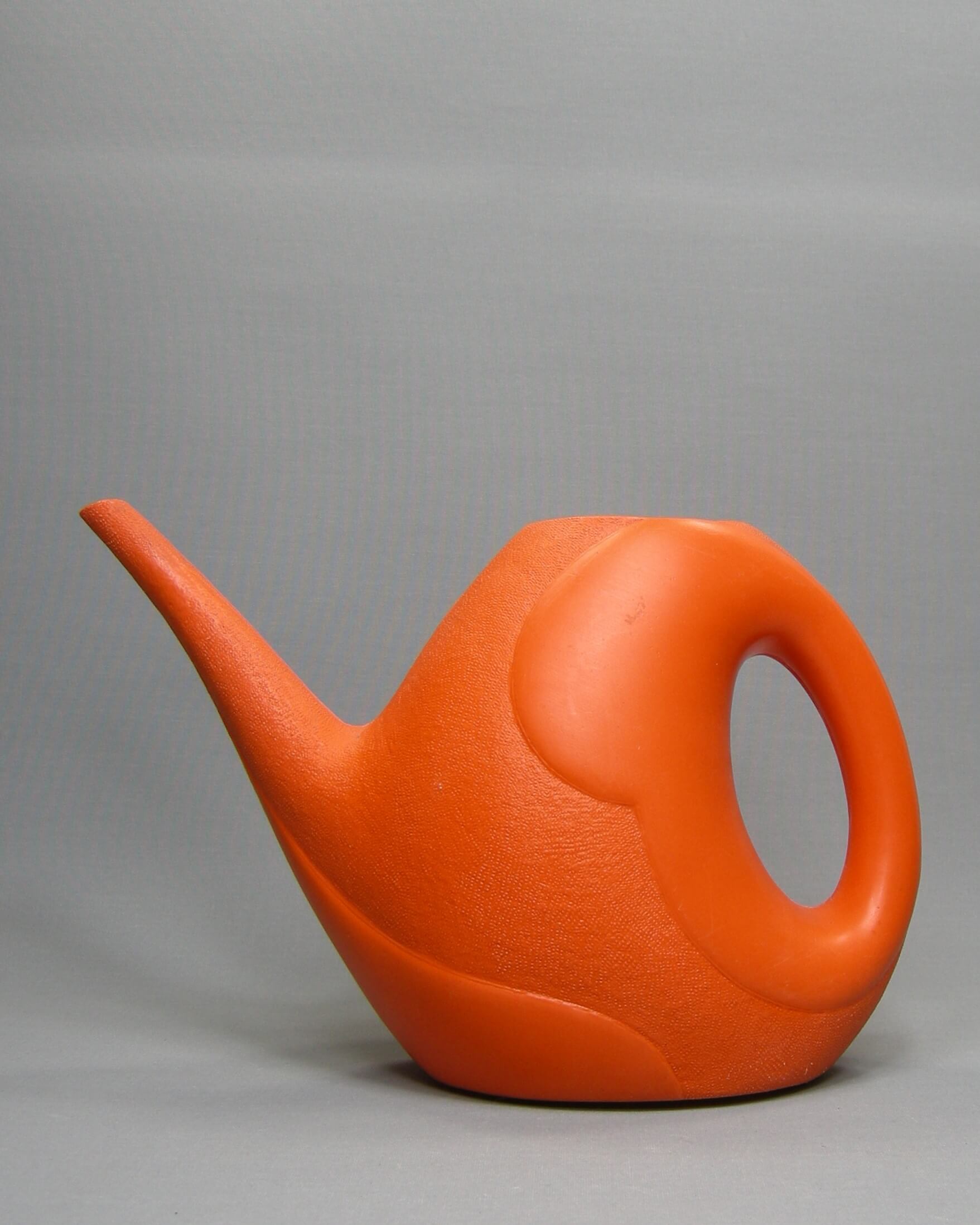 2741 - vintage oranje planten gieter